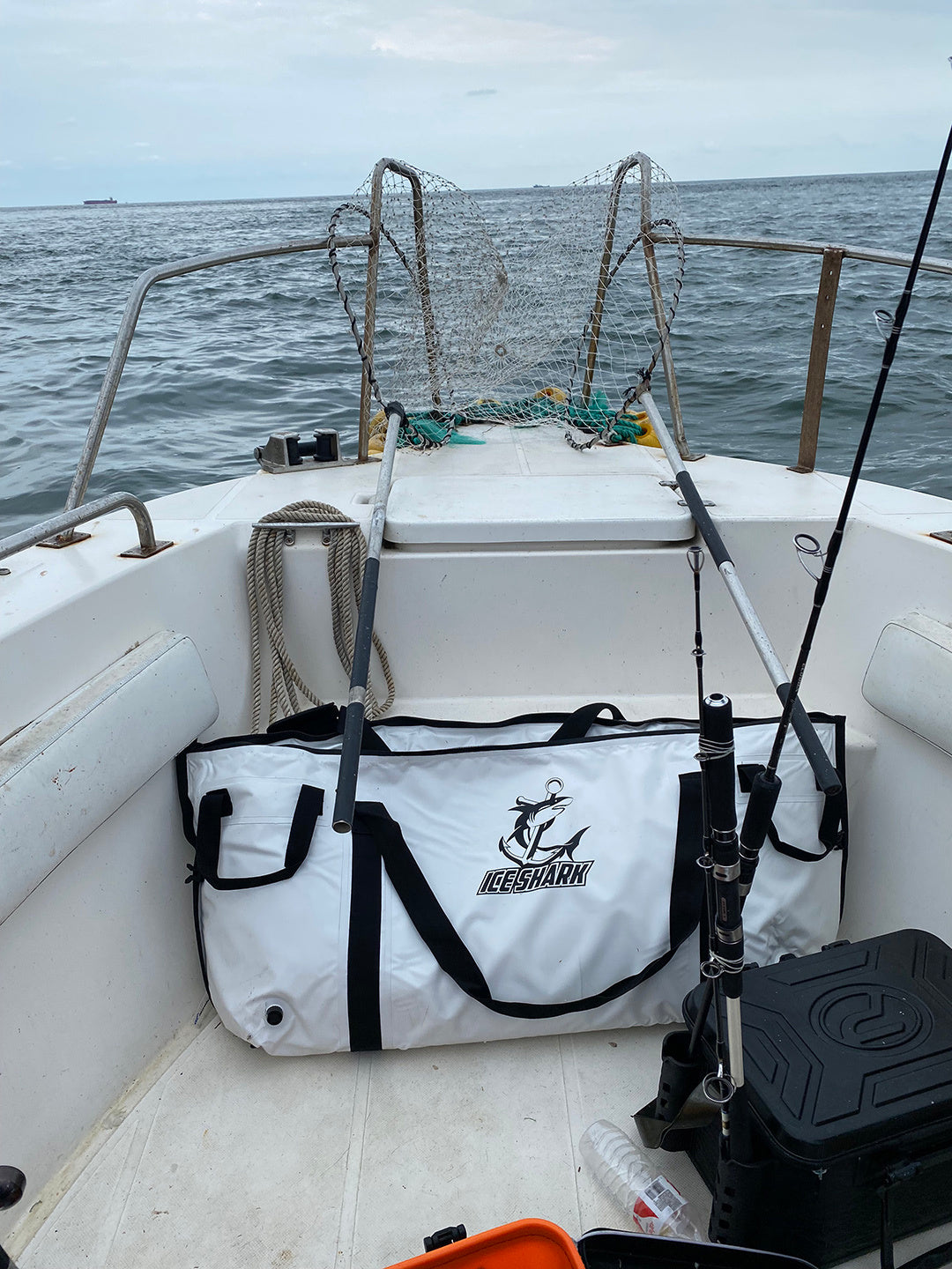 Waterproof and fresh bag for sea fishing