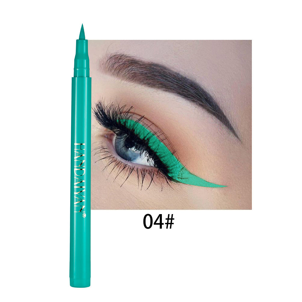 DIY-Farbmalerei lässt sich nicht mit mattem Eyeliner verwischen