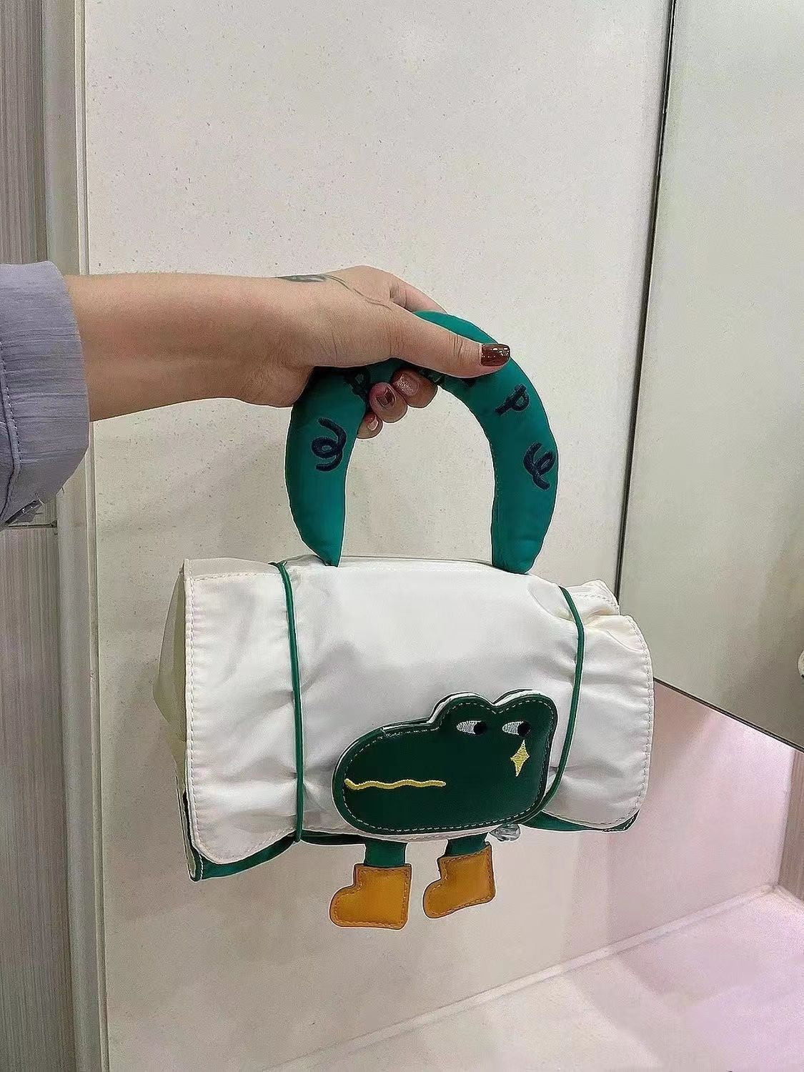 Verbesserte niedliche Cartoon-Make-up-Tasche mit großer Kapazität für die persönliche Hygiene