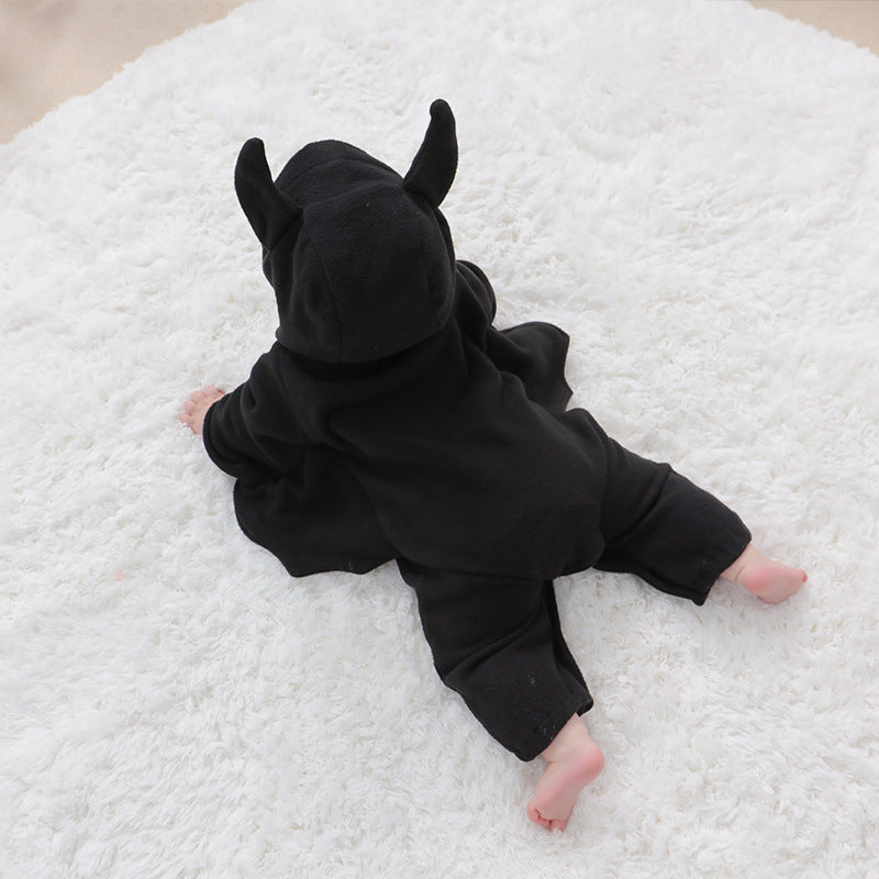 Baby-Halloween-Onesies mit Fledermaus-Kapuze in Form eines kleinen Teufels