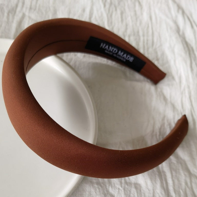 Fashionable sponge headband with wide edge and plain look