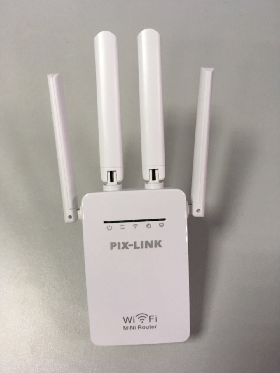 Vier Antennen drahtloser Router Verstäker