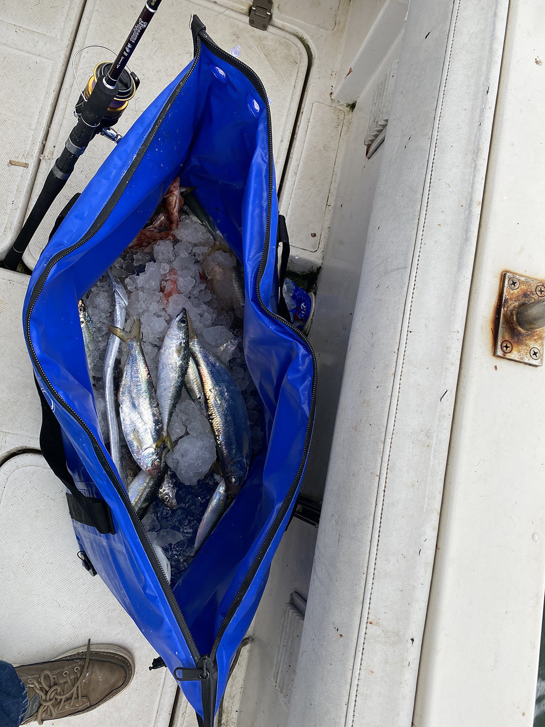 Waterproof and fresh bag for sea fishing