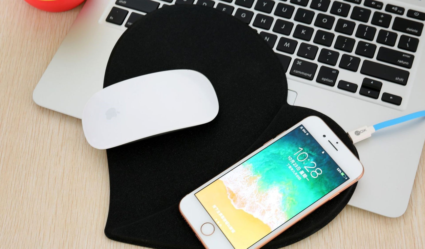 Fast wireless charging heart-shaped leather mouse pad