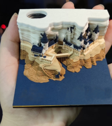 Papierskulpturmodell einer Burg in 3D