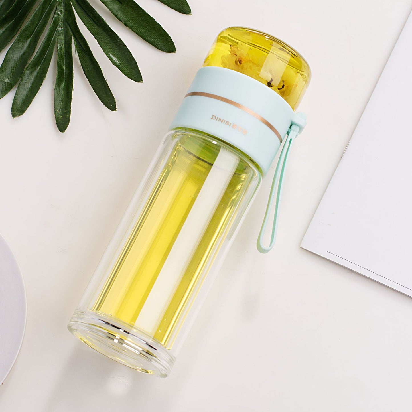 Glass water bottle with tea infuser filter, tea separation, double-walled glass bottle