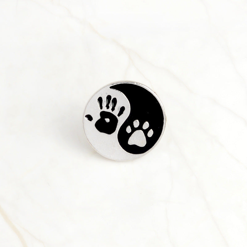 Creative Personality Black And White Alloy Brooch