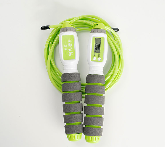 Electronic counting rope for fitness training