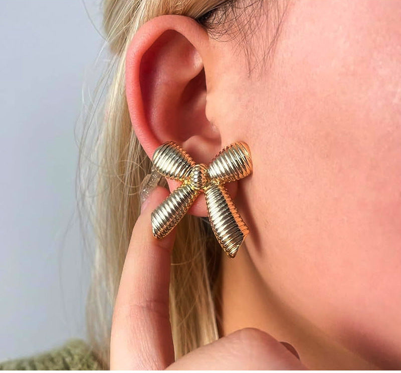 Women's Simple Spiral Bow Metal Alloy Earrings