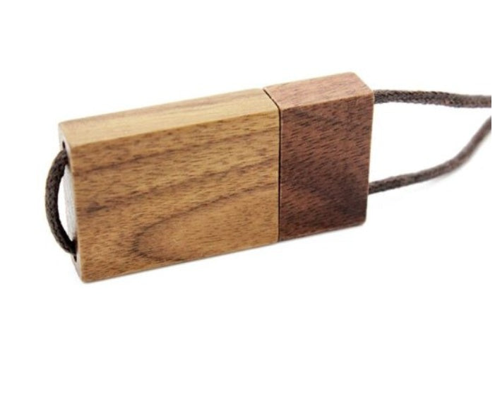 USB-Speicherstick aus Holz mit Lanyard