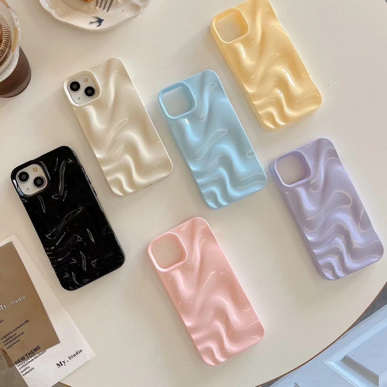 Three dimensional pleated water ripple phone case