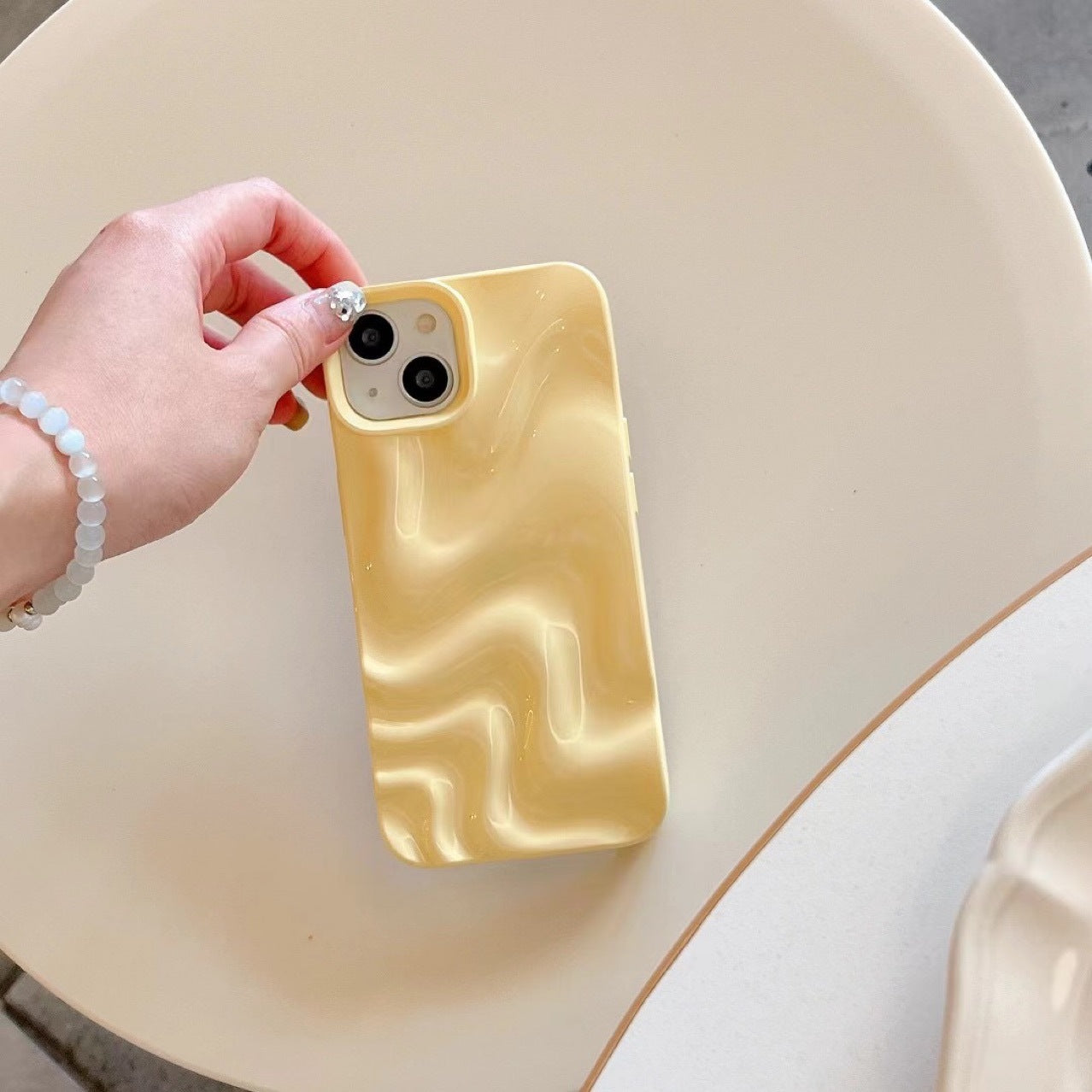 Three dimensional pleated water ripple phone case