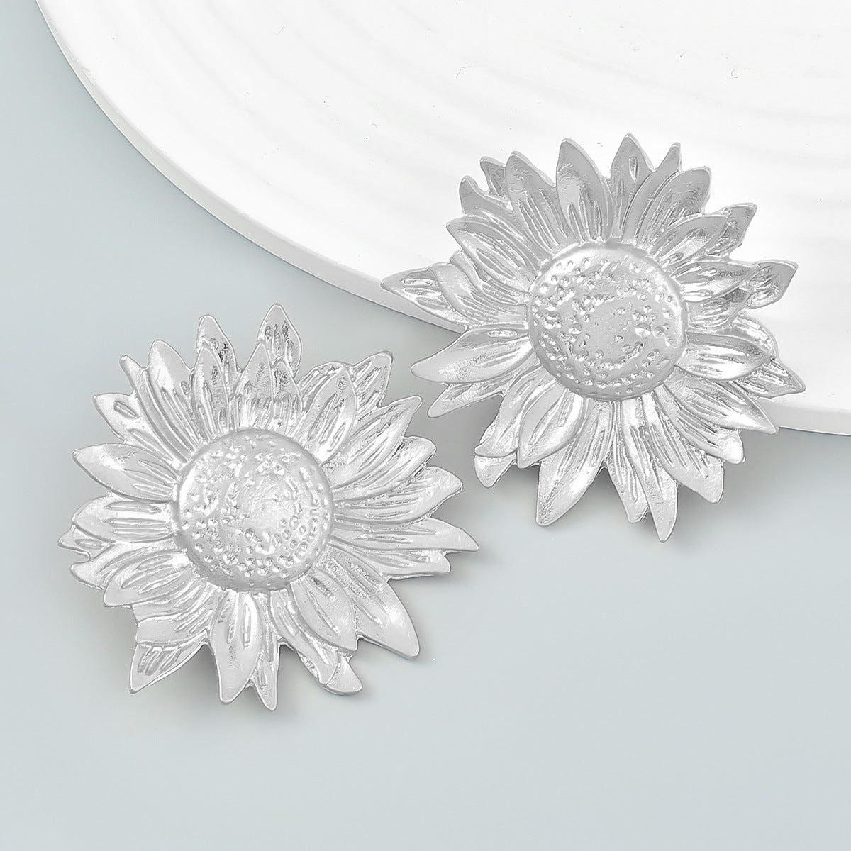 Exaggerated Alloy Sunflower Flower Earrings Women's Retro