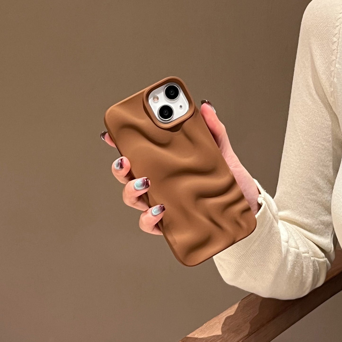 Three dimensional pleated water ripple phone case