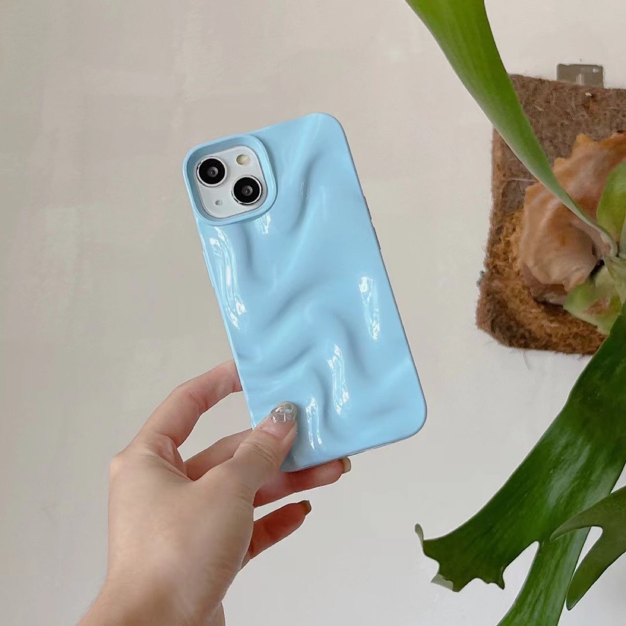 Three dimensional pleated water ripple phone case