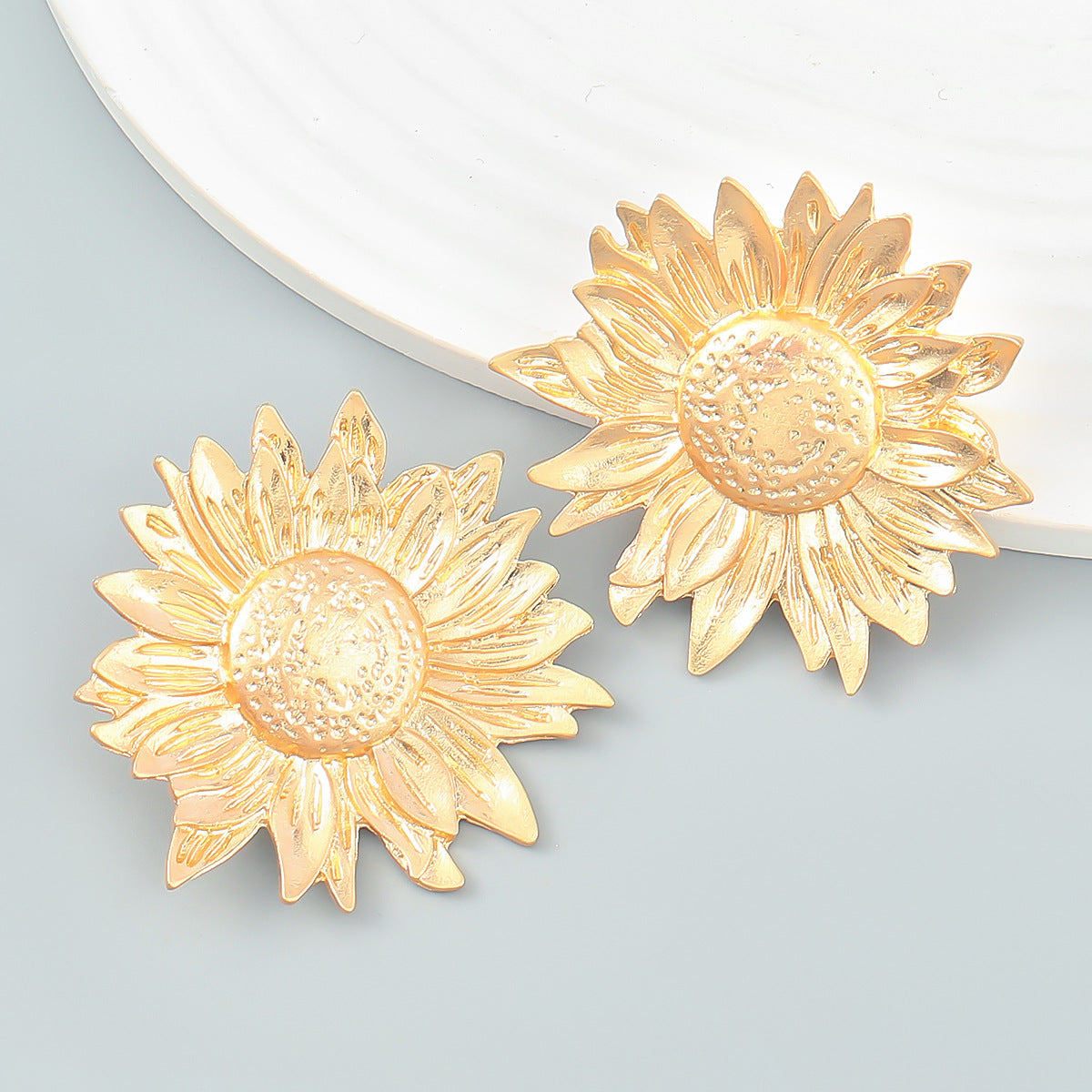 Exaggerated Alloy Sunflower Flower Earrings Women's Retro