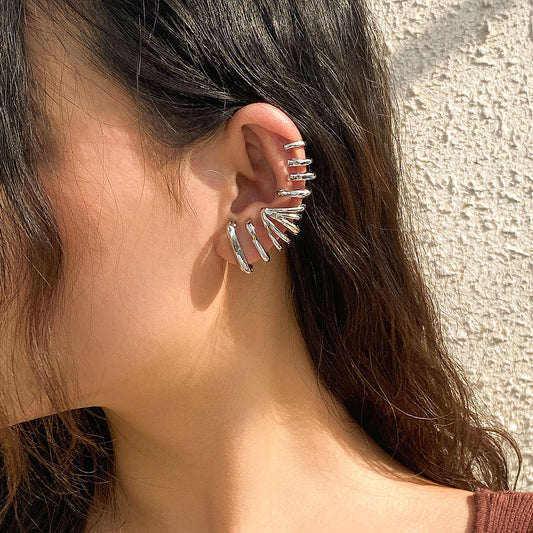 Niche Chest Bones Ear Clip Female Outline Hollow Out