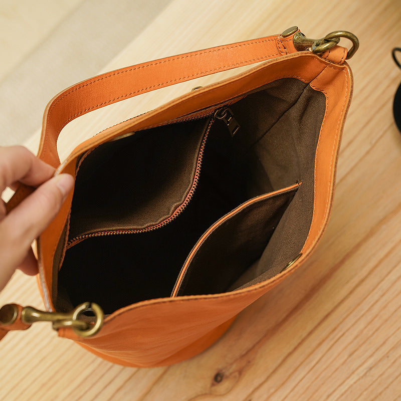 Niche bucket bag in high-quality, soft shoulder bag made of cowhide