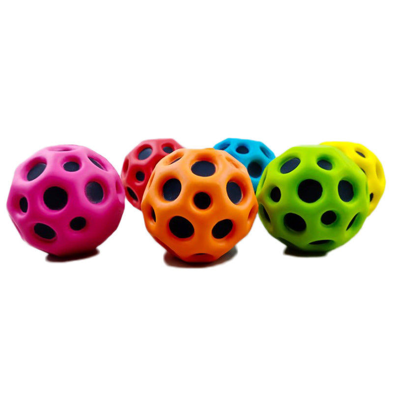 Lochball, weicher Hüpfball, Mondform, poröser Hüpfball, ergonomisches Design