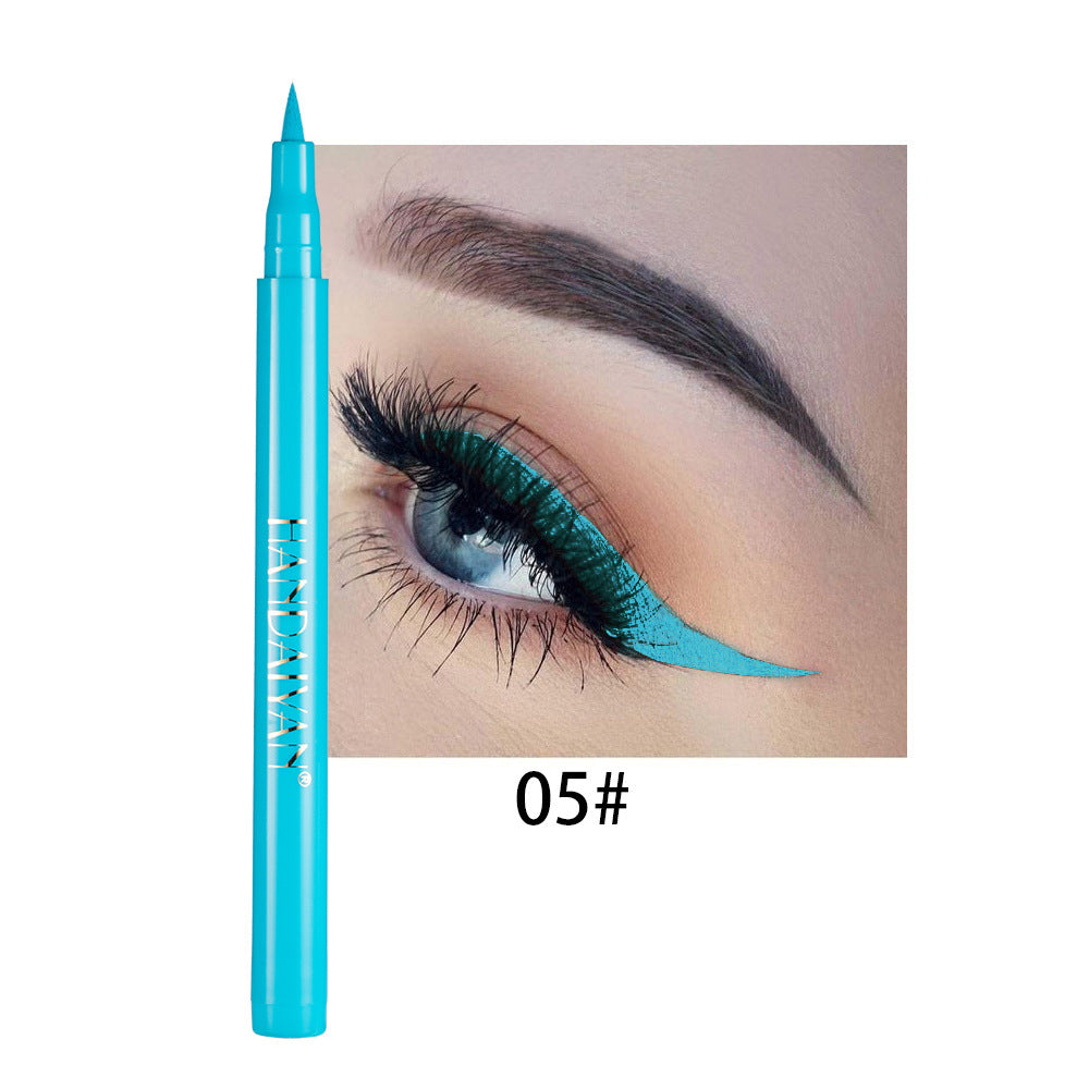 DIY-Farbmalerei lässt sich nicht mit mattem Eyeliner verwischen