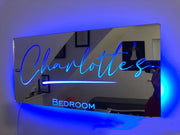 Personalisierter Namensspiegel mit Licht für Schlafzimmer, LED-Leuchtspiegel für die Wand, individuelles Foto,