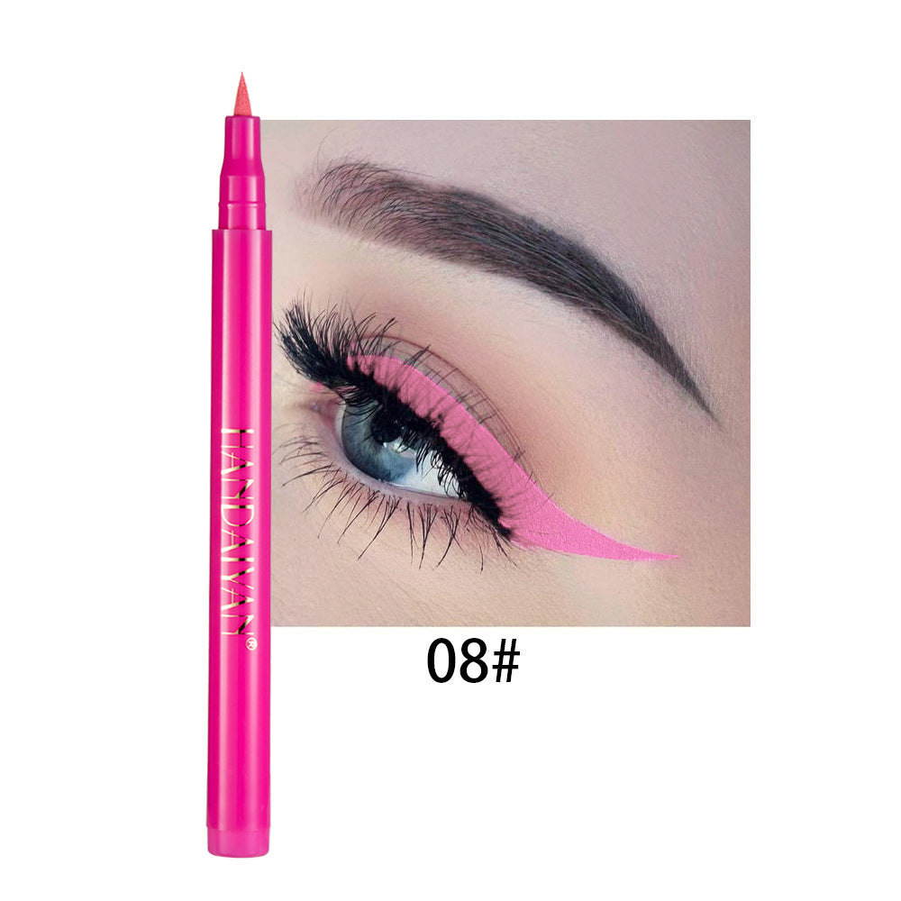 DIY-Farbmalerei lässt sich nicht mit mattem Eyeliner verwischen