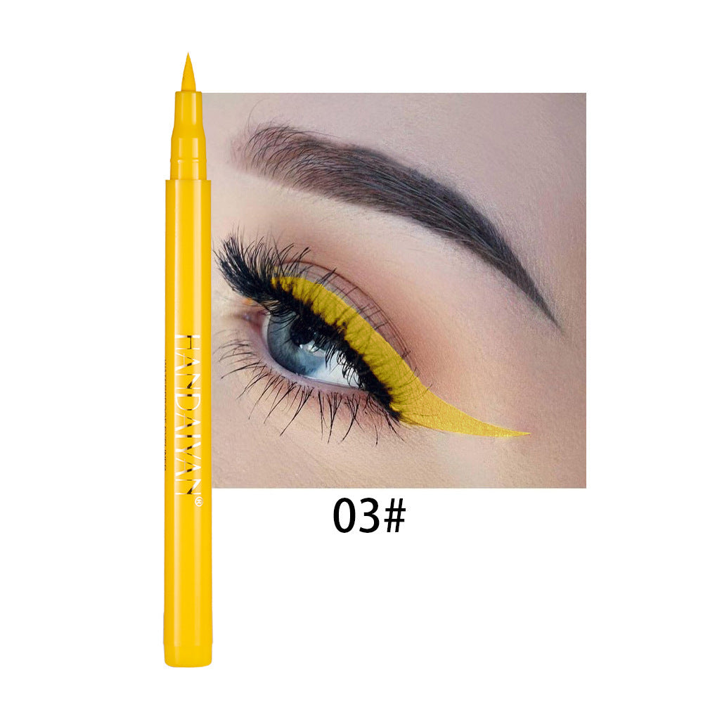 DIY-Farbmalerei lässt sich nicht mit mattem Eyeliner verwischen