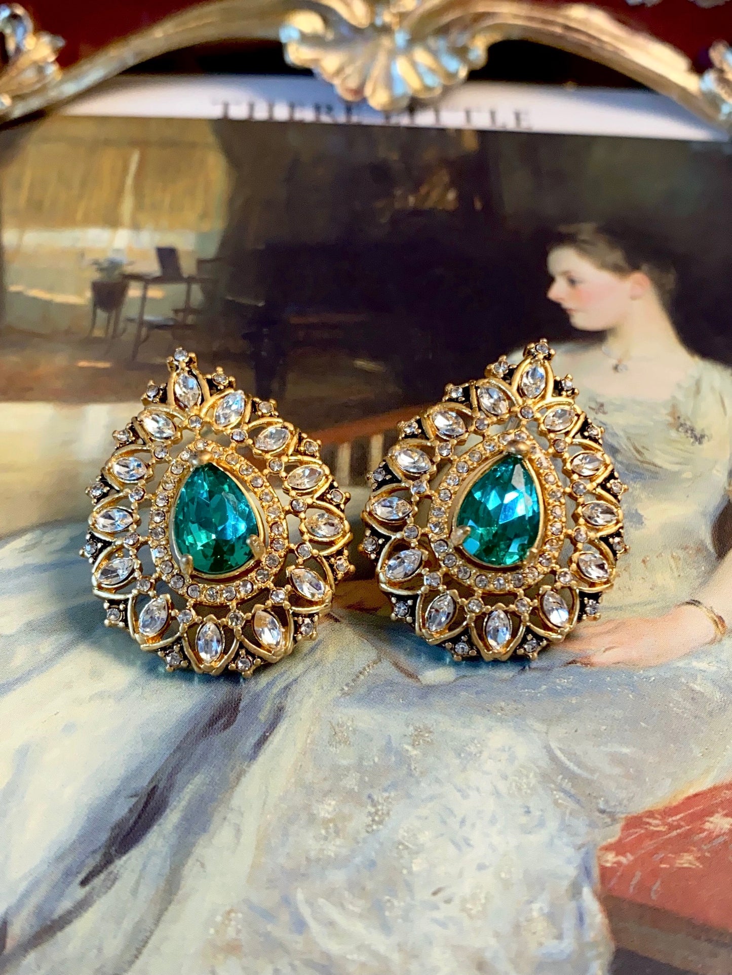 Exquisite Retro Diamonds Court Earrings