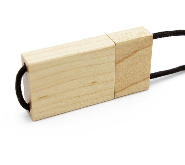 USB-Speicherstick aus Holz mit Lanyard