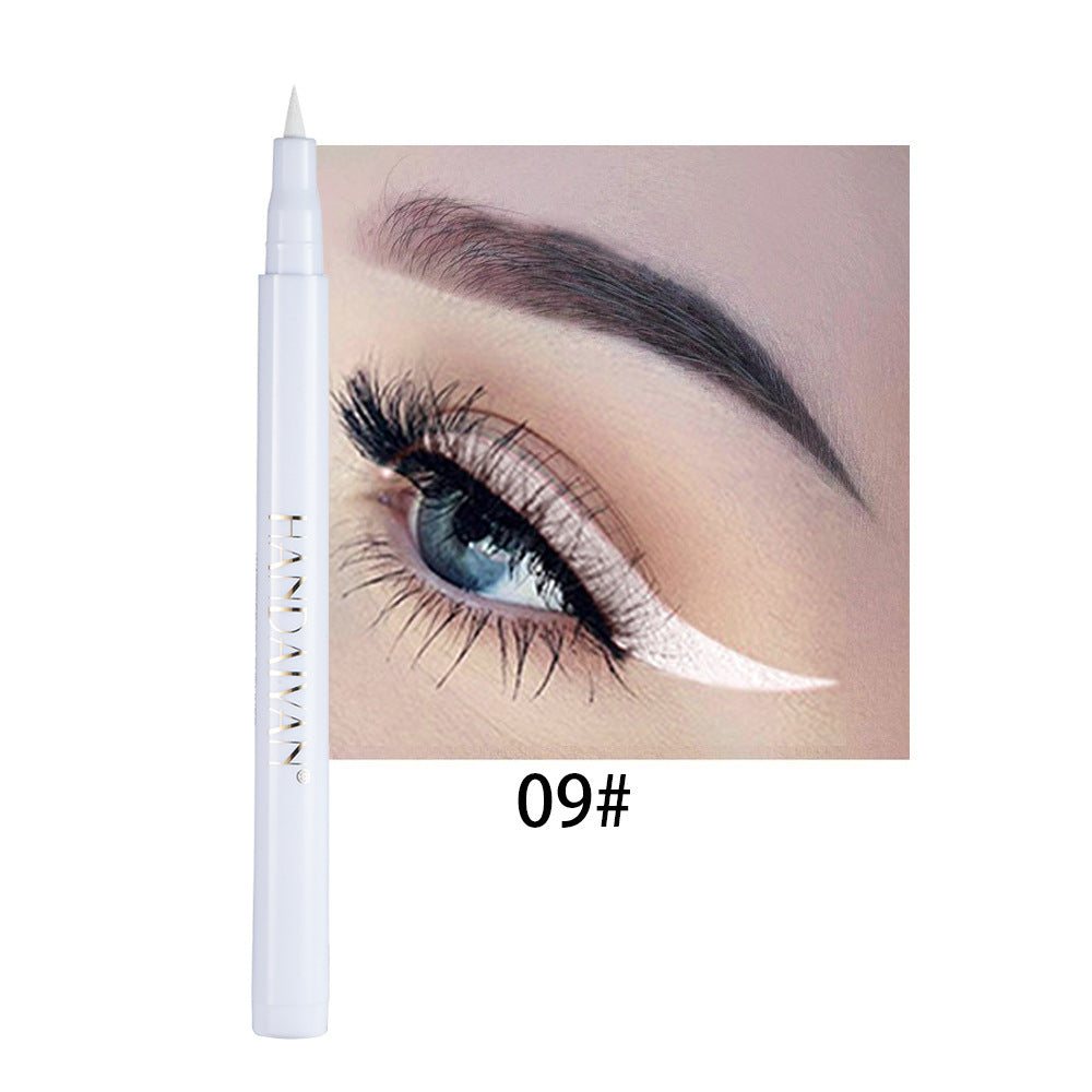 DIY-Farbmalerei lässt sich nicht mit mattem Eyeliner verwischen