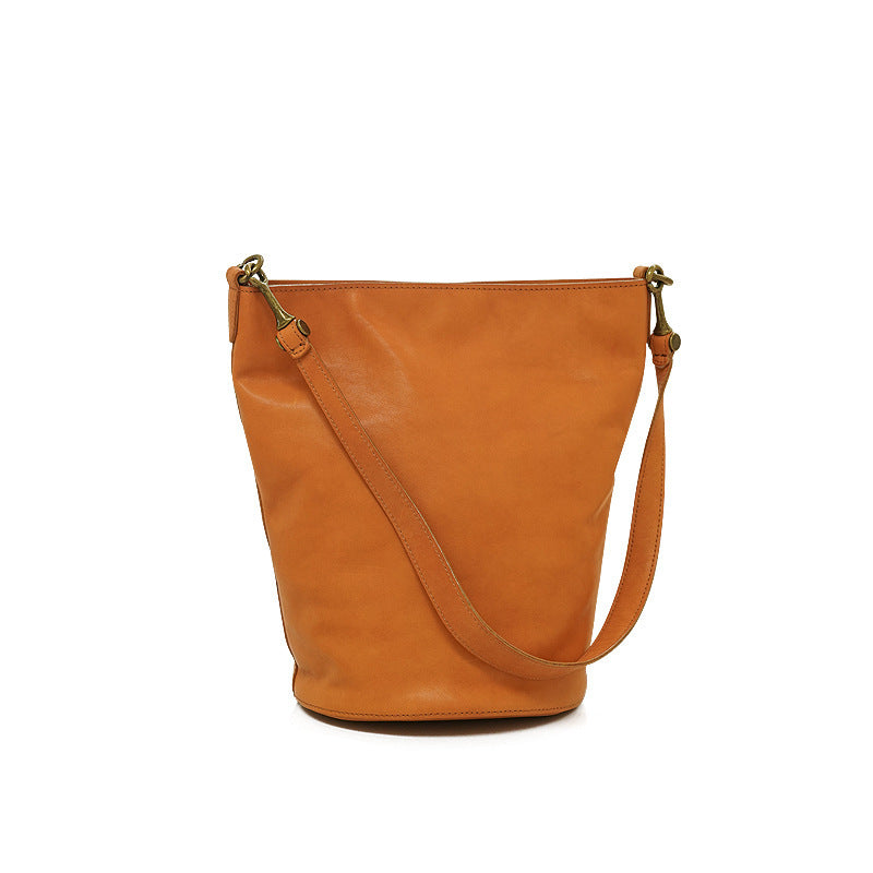 Niche bucket bag in high-quality, soft shoulder bag made of cowhide